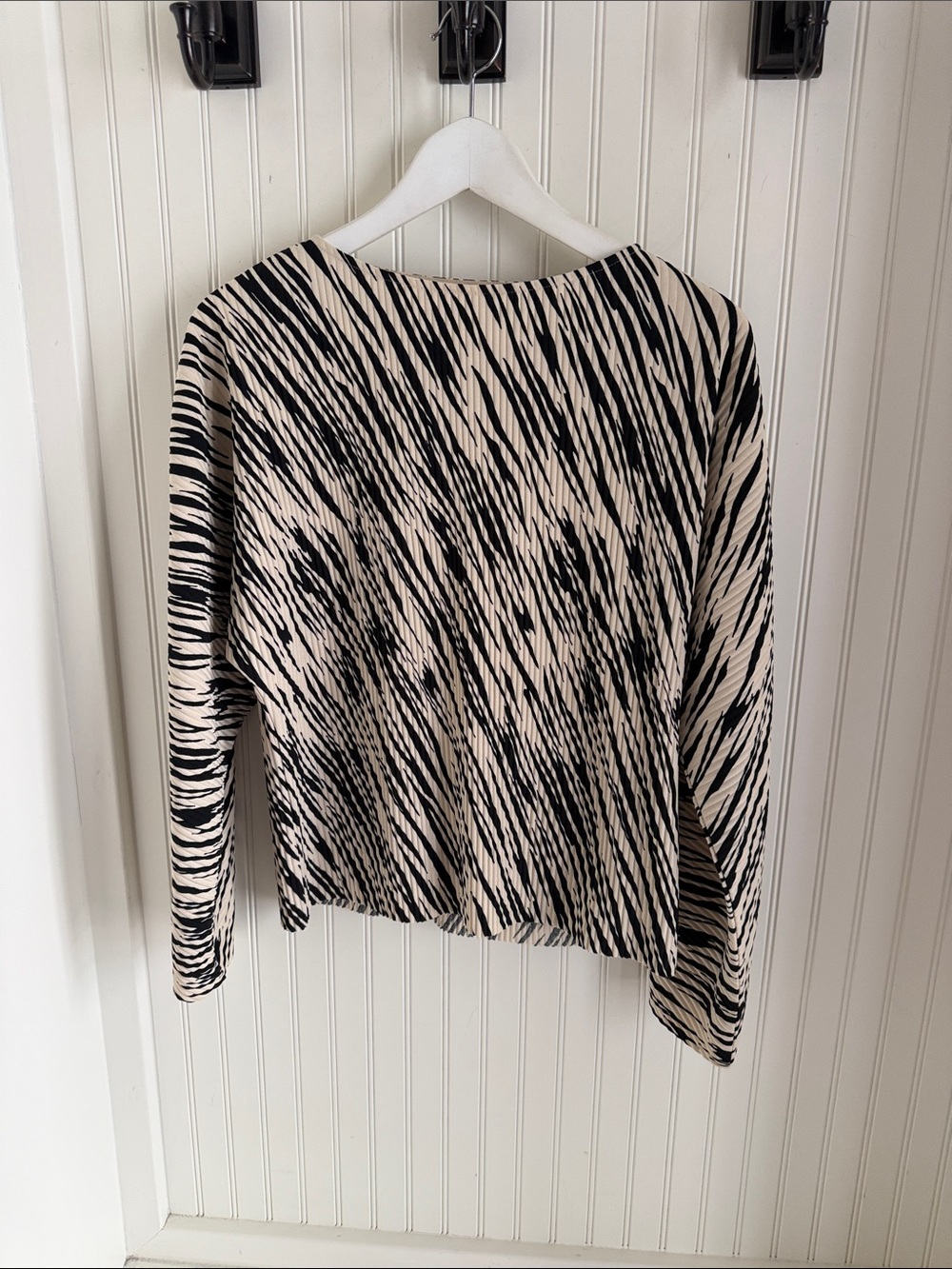 COS Rounded Pleated Top - Picture 3 of 7